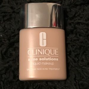 Clinique Acne Solutions Foundation (Fresh Ivory)